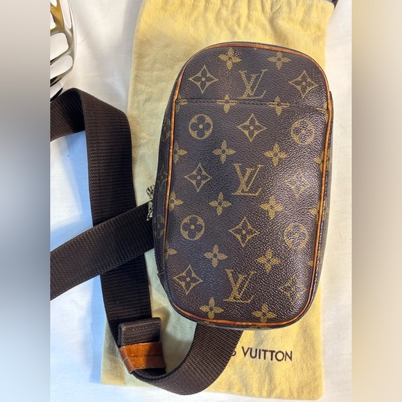 Beautiful Louis Vuitton Pochette Gange.